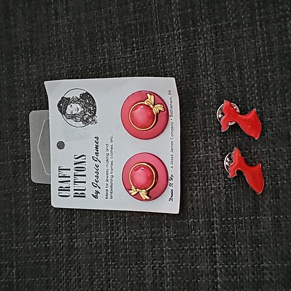 Red Hat Craft Buttons by Jessie James and 2 Red Dress Tack Pins 💙 - Picture 1 of 4